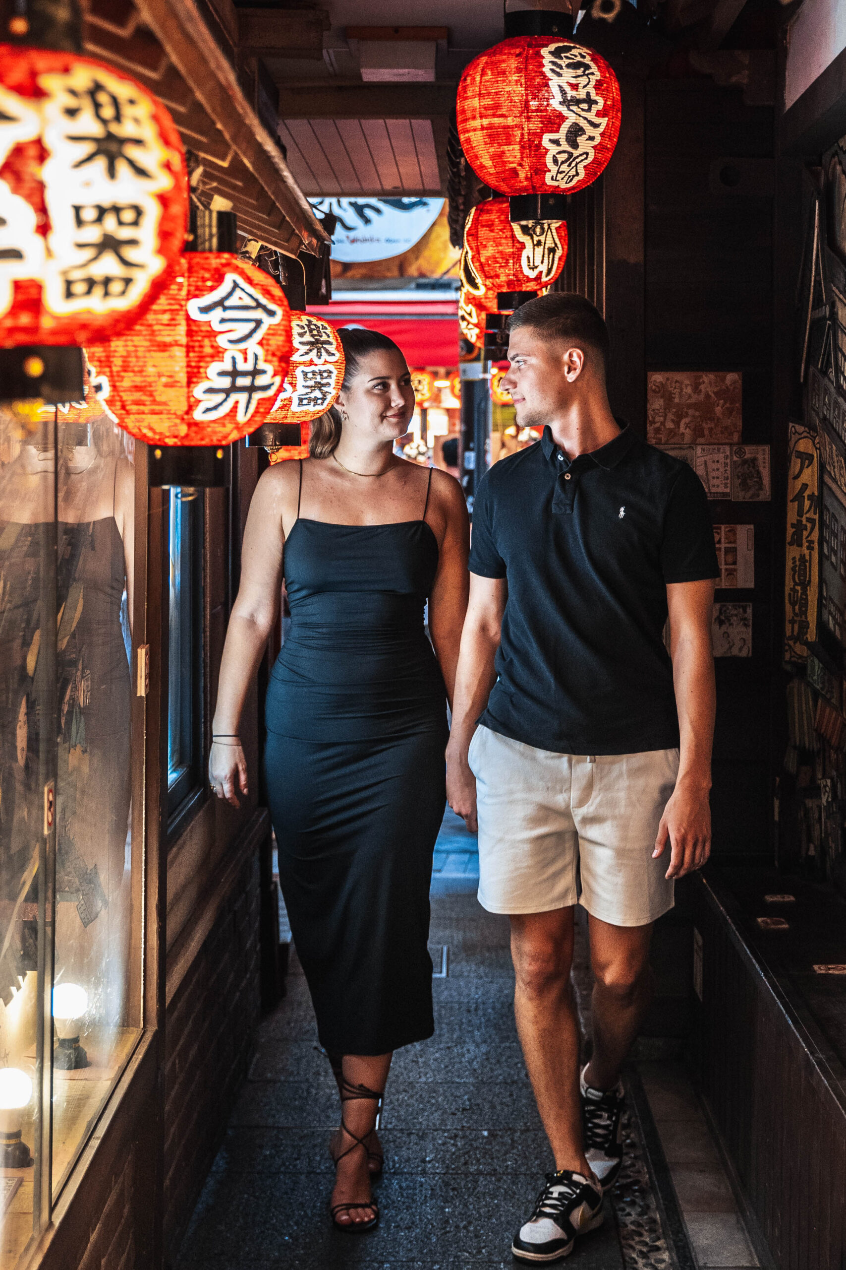 couple photoshoot in Osaka alley with lantern lights at night