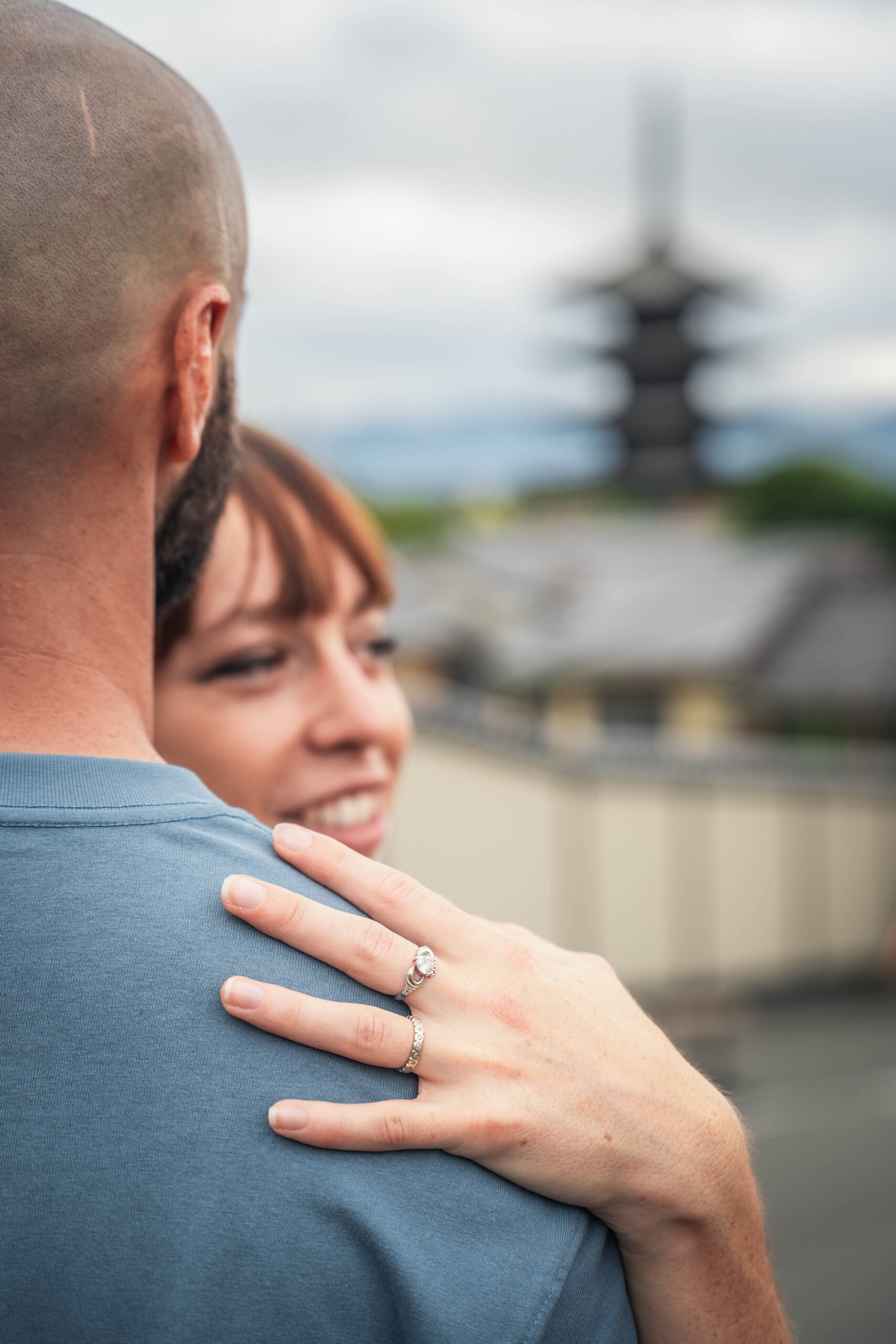 couple photoshoot with Yasaka Pagoda in Kyoto at Gion