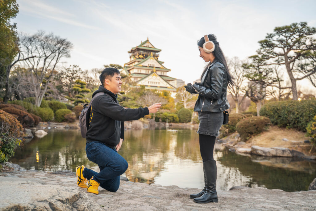 surprise proposal photoshoot in front of Osaka Castle