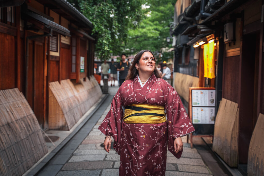 woman in kimono walking in Kyoto Gion district